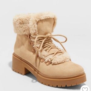 Women's faux fur boots